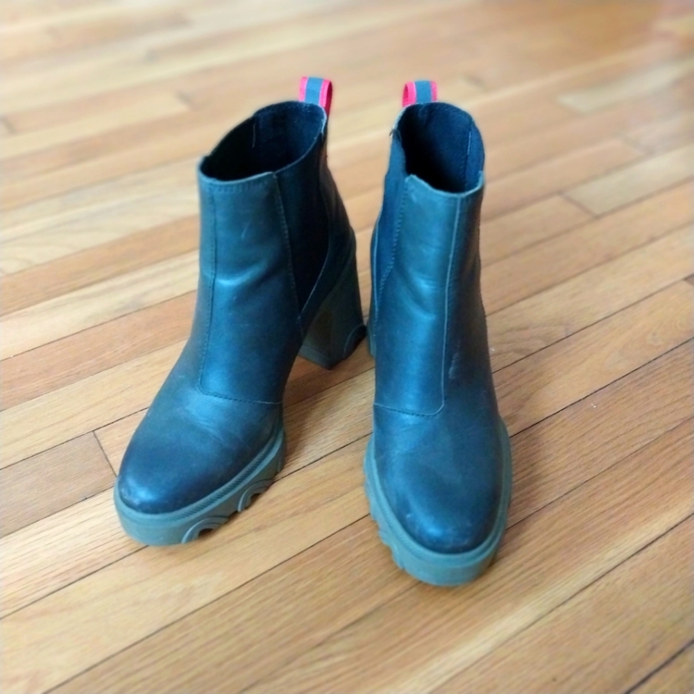 Sorel  Joan of Arc Waterproof Ancle Wedge Forest green red stripped SIZE 9